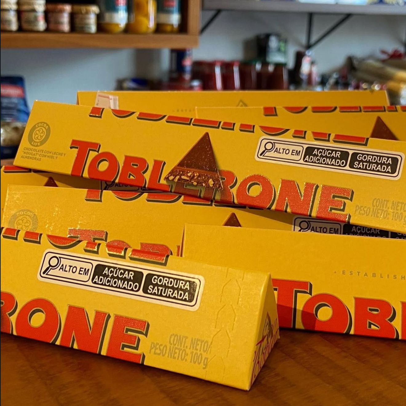 Chocolate Ao Leite Toblerone Nougat de Mel e Amêndoas 100g